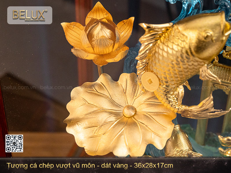 Tượng cá chép vượt vũ môn dát vàng 24k cao 36cm&nbsp;